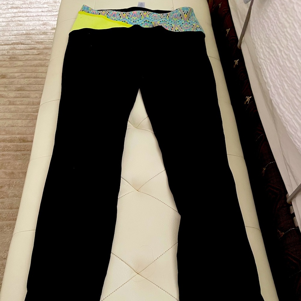 Gently worn girls ivivva black leggings sz14